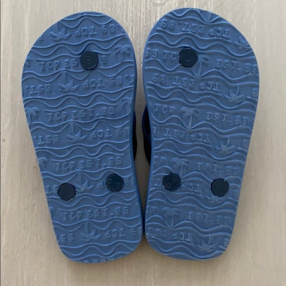 NWOT Children’s Place Shark Flip Flops - Picture 2 of 5